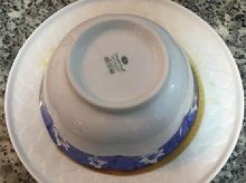 step14: 用盤子倒扣後移除碗公。