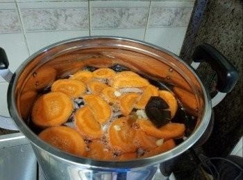 step3: 凍水落果皮，紅蘿蔔，椰子，雪蓮果及南北杏等材料