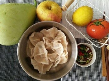 step5: 再擺上各式水果裝飾，即可盛碗享用招財進寶【豆豆愛的料理】。