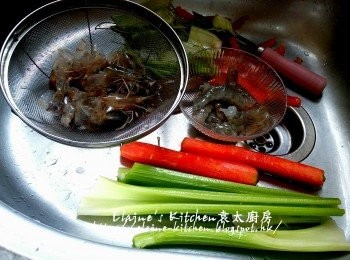 step1: 基圍蝦去頭去殼 , 西芹去纖維 , 甘旬去皮