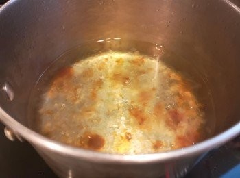 step5: 再加入桃膠煮滾備用。