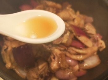 step5: 雞件和冬菇回鑊再贊酒。