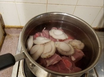 step2: 鮑魚和西施骨先出水，記得凍水落。