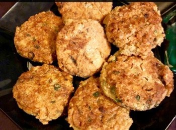 step8: 放入熱油鍋炸至兩邊金黃色約 3 - 5 分鐘便成。