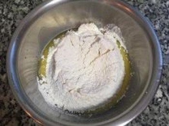 step4: 麵糊：牛奶+溶化無鹽奶油+篩過的粉類+鹽；
