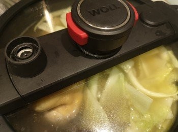 step6: 加入津白蓋蓋煮5分鐘。