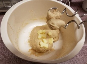 step4: 加入牛油再搓成光滑面