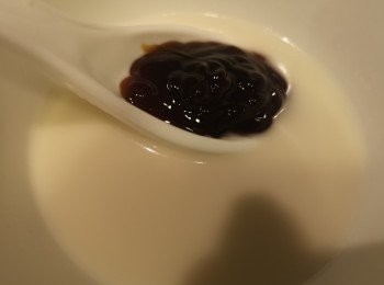 step8: 茨汁材料攪勻，慢慢加入雞煲內。（要自己調較茨汁杰度，所以未必需要用落曬茨汁。）