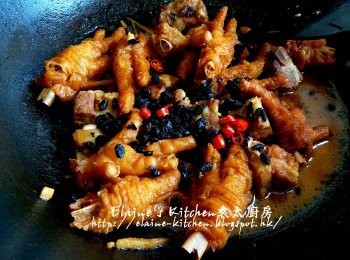 step9: 1小時後加入豆豉 , 辣椒粒 , 少許蠔油及糖拌勻