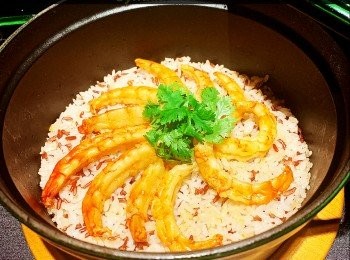 step1: 材料：(2人份量)
米 1.5杯(正常米杯)
蝦乾 2両
海鹽 適量