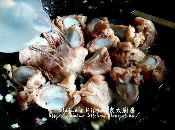 step6: 加入上湯 , 水拌勻