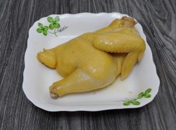 step6: 把雞大火蒸30分鐘至熟透； 取出待10分鐘