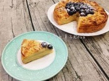 step14: 放涼後可以在藍莓上撒些糖粉做裝飾。
冰過夜後更好吃喔～