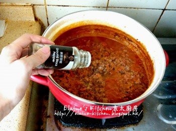 step8: 1小時後加少許鹽及黑胡椒碎拌勻調味