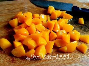 step6: 罐頭蜜桃肉切粒