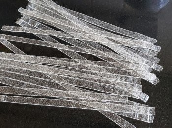 step1: 水晶粉皮 , 用滾水汋 20-30 分鐘 , 汋好後切成小段
