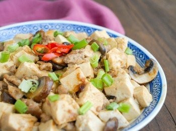 step4: 最後打芡（生粉＋水），煮至醬汁濃稠，灑上蔥花即成！