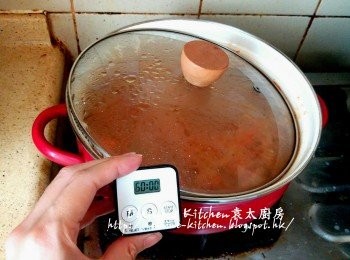 step7: 用中火煮滾後轉慢火蓋上蓋煮1小時(期間要不時攪拌以免黏底 , 蓋上蓋繼續用慢火煮)