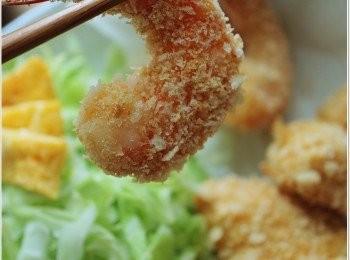 step5: ☆小記:  如果比較厚可能時間就會長一點這樣要自己注意，  能否脆口好多時就要看其炒過之麵包糠能否炒透乾身☆