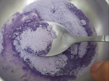 step11: 香芋醬:
香芋粉  15g
水            5g
拌勻無粉粒即可