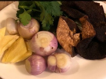 step2: 乾蔥頭。陳皮 。薑。芫茜。