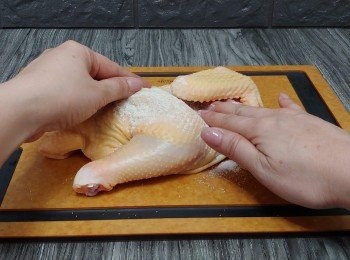 step5: 雞洗淨；抹乾， 用醃料均勻塗抹在雞上最少醃1小時
