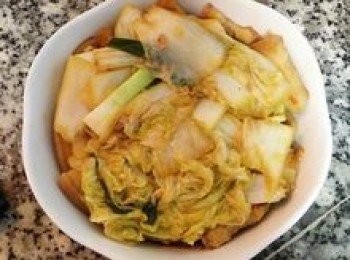 step13: 再放上所有的白菜，略壓緊。
並將鍋內的醬汁再煮滾。