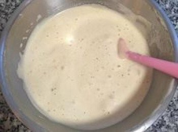 step8: 將全蛋糊與麵糊混勻。