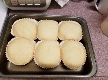 step10: 先預熱焗爐15分鐘，放入麵團，150度焗18分鐘，中間可取出轉焗盆方向，可令麵包受熱均勻。