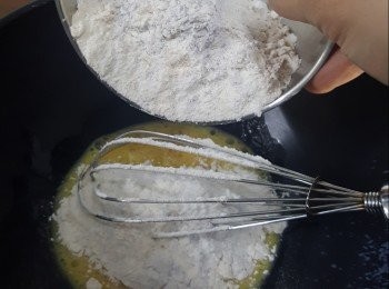 step3: 1次過加粉入蛋漿內