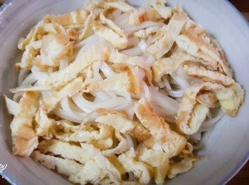 step11: 麵條上舖上蛋絲