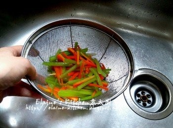 step7: 西芹及甘旬煮至軟身後盛起瀝乾水份