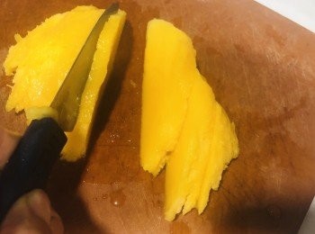 step2: 芒果切條備用