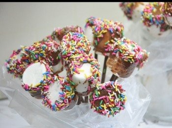 step3: 室溫放涼，待變完成乾，千萬不要放雪櫃雪硬，雪完取出後會好快溶