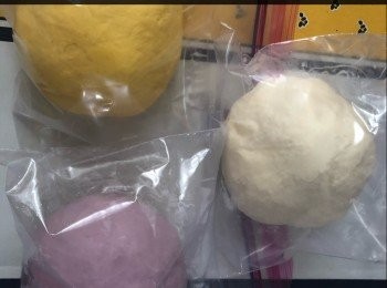 step2: 成團後放入密實袋擺放30-60分鐘 （或可以放入雪櫃過夜）