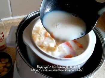 step16: 直至嗶嗶聲響代表燉完 , 會進入保溫模式即可