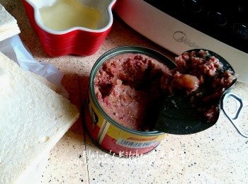 step2: 打開鹹牛肉罐頭