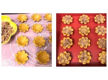 step5: 將餡料放入模內，淋上蛋液