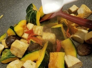 step9: 落1/4茶鹽炒勻