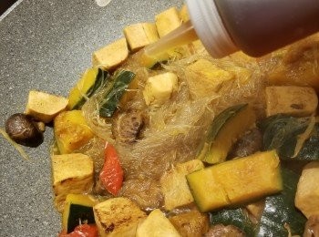 step12: 再加入少許麻油炒勻即可上碟