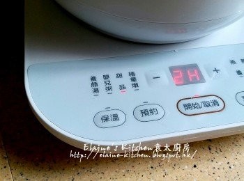 step12: 蓋上煲蓋 , 先按<功能>鍵 , 調至甜品功能 , 時間調至2Hours