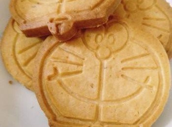 step1: 先將牛油加糖打成奶白色cream狀