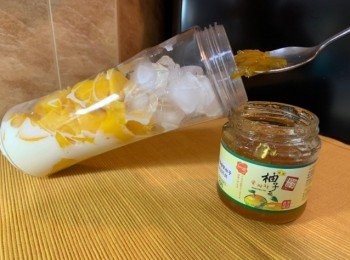 step2: 留幾個芒果粒備用，把全部食材放入攪拌機內。