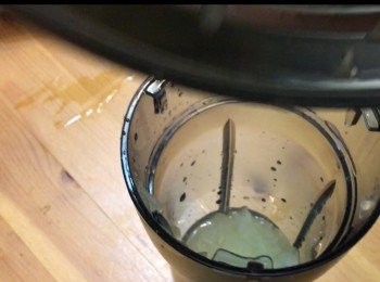 step3: 將冬瓜切粒後，倒入砂糖及水，可放入攪拌機及用打蛋器打打成茸。