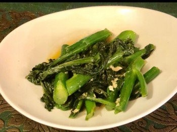 step6: 另：伴以蒜茸炒芥蘭。
