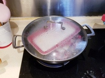 step4: 中火煮滾水，放蒸碟蒸3分鐘