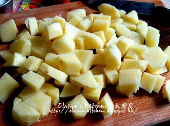 step1: 薯仔去皮切粒