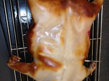 step11: 先焗30分鐘取出，將乳豬盆轉一轉位置再焗。