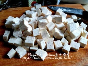 step1: 芋頭去皮切粒