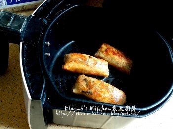 step15: 放入美的免油健炸寶內 , 180C15分鐘至兩面金黃色即可